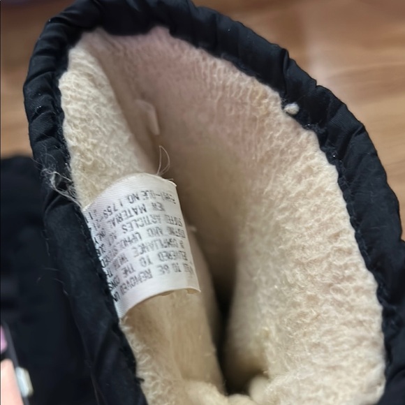 Thinsulate Black Mittens - Picture 3 of 3